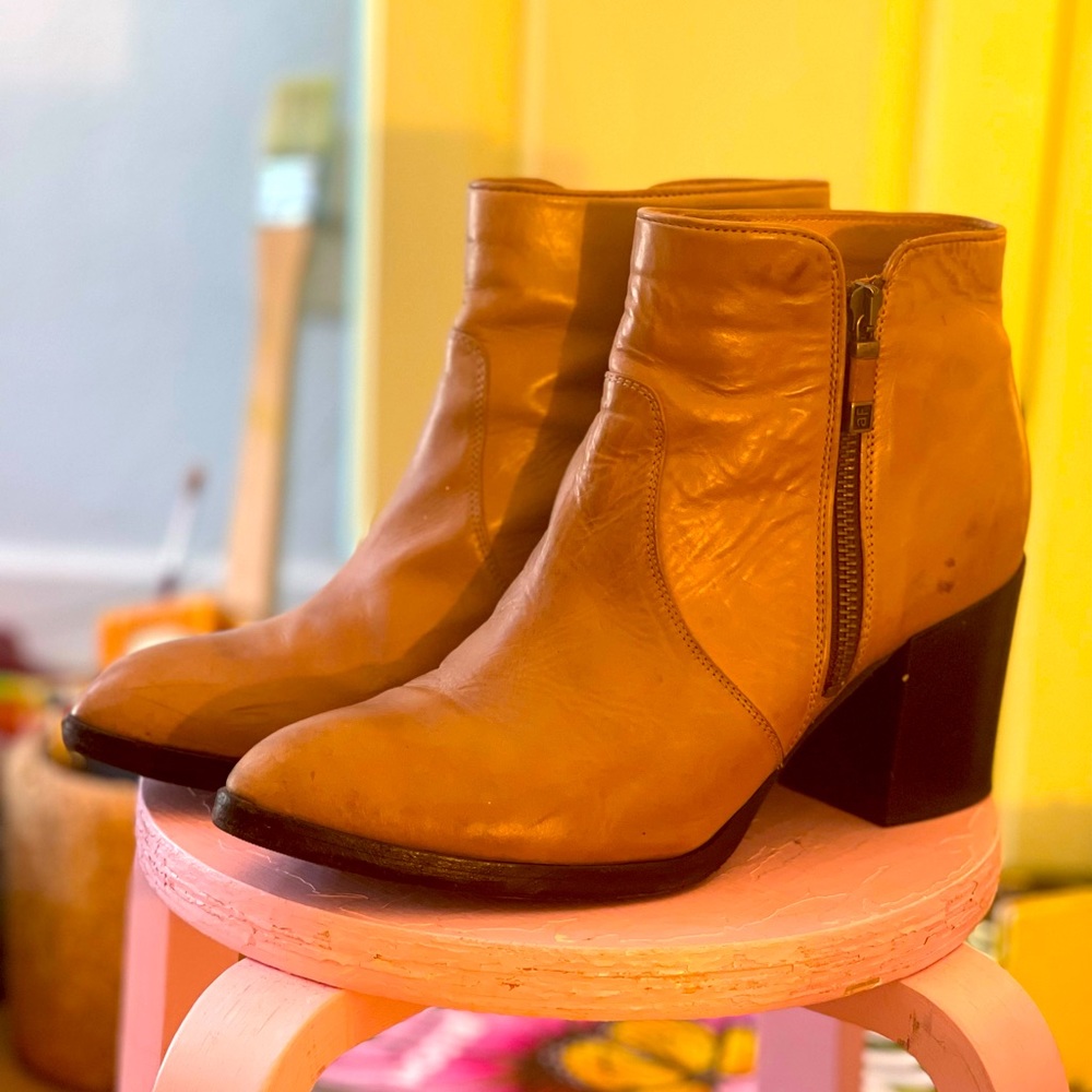 Alberto Fermani light brown/tan leather ankle boots size 39.5